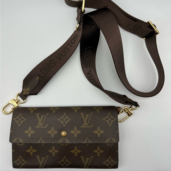 Authentic International Wallet - Picture 1 of 11